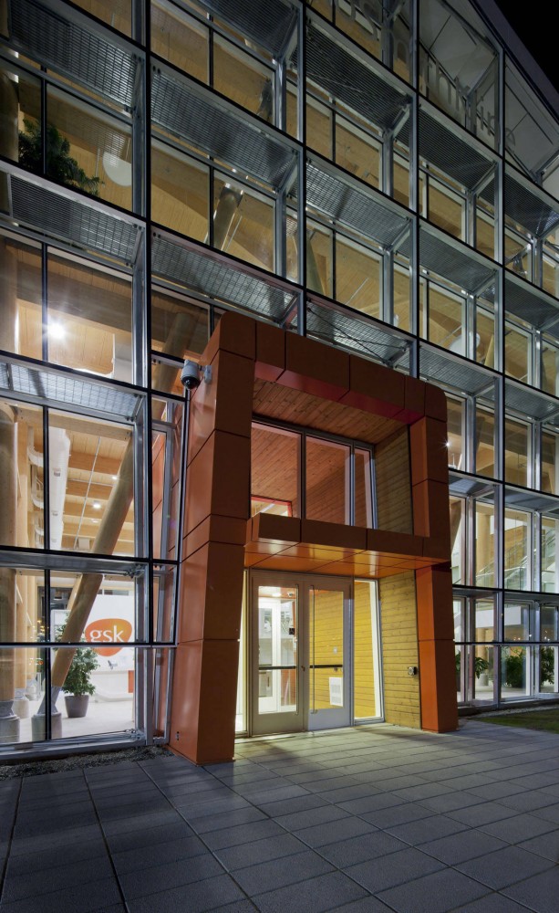 Administrative Building of GlaxoSmithKline Inc. / Coarchitecture