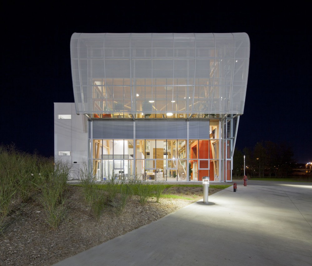 Administrative Building of GlaxoSmithKline Inc. / Coarchitecture