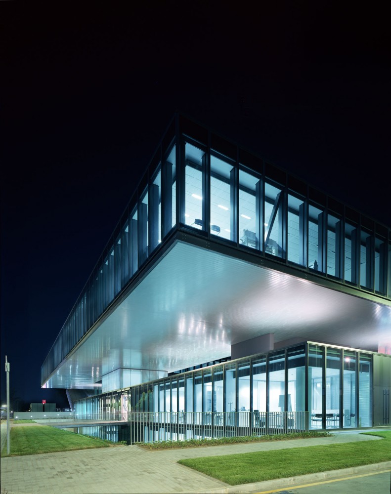 Ferrari Operational Headquarters and Research Centre / Studio Fuksas (4) © Maurizio Marcato