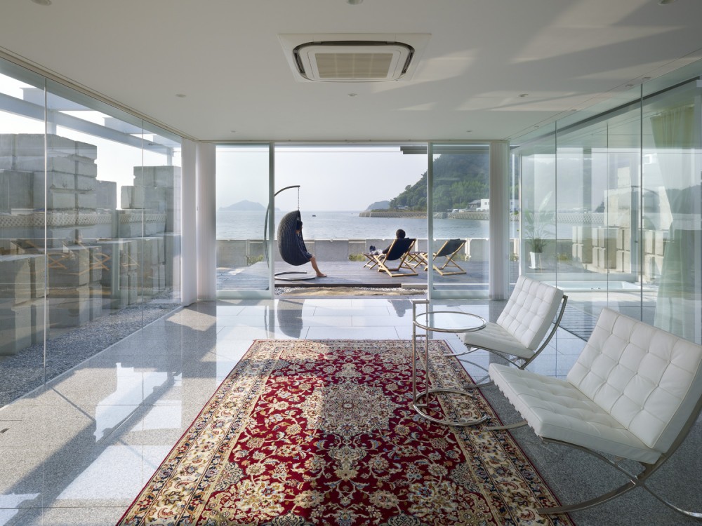 Glass House for Diver / naf architect & design