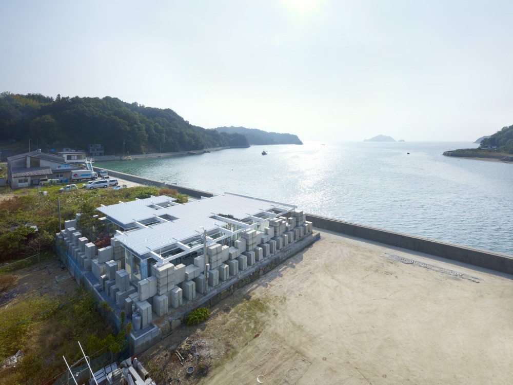Glass House for Diver / naf architect & design