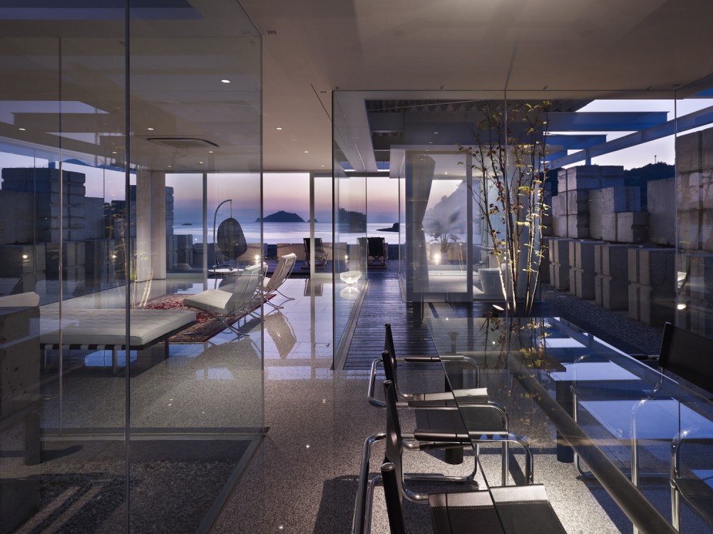 Glass House for Diver / naf architect & design