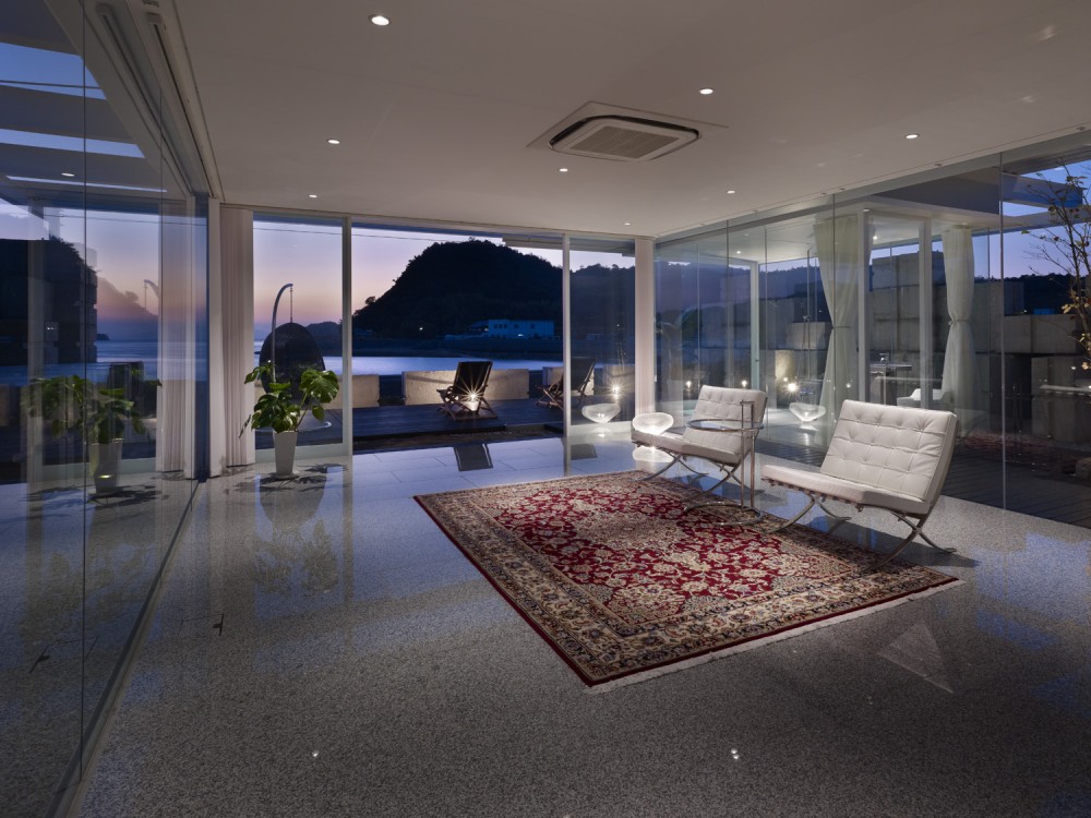 Glass House for Diver / naf architect & design