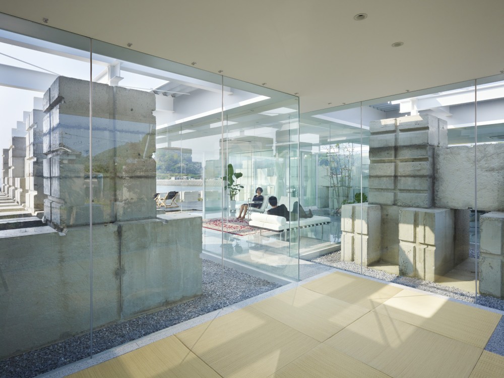 Glass House for Diver / naf architect & design