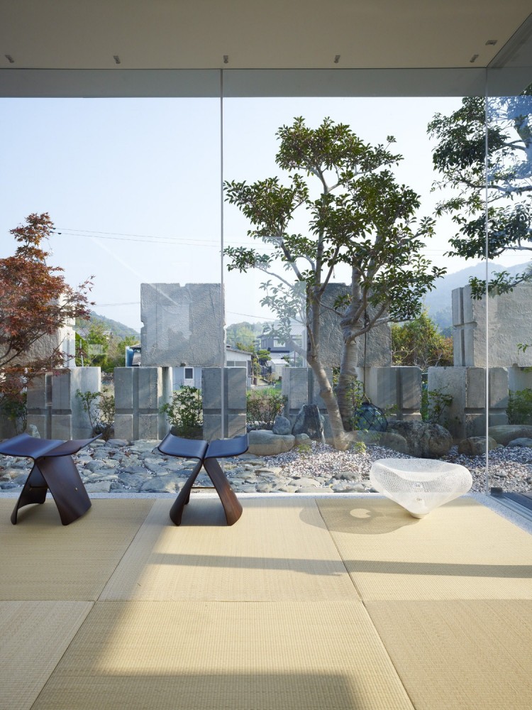 Glass House for Diver / naf architect & design