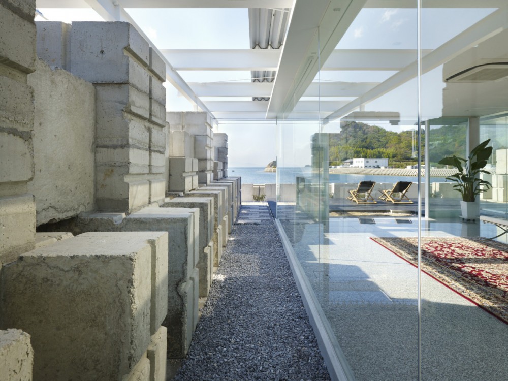 Glass House for Diver / naf architect & design