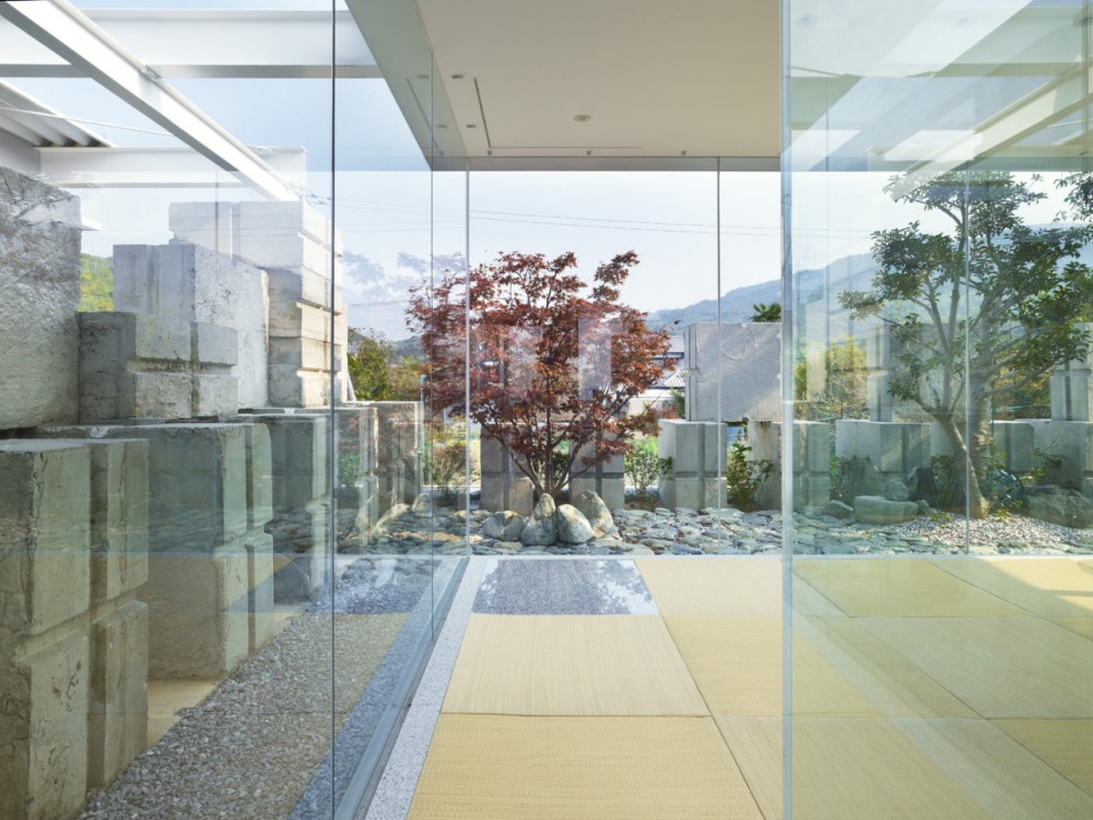 Glass House for Diver / naf architect & design