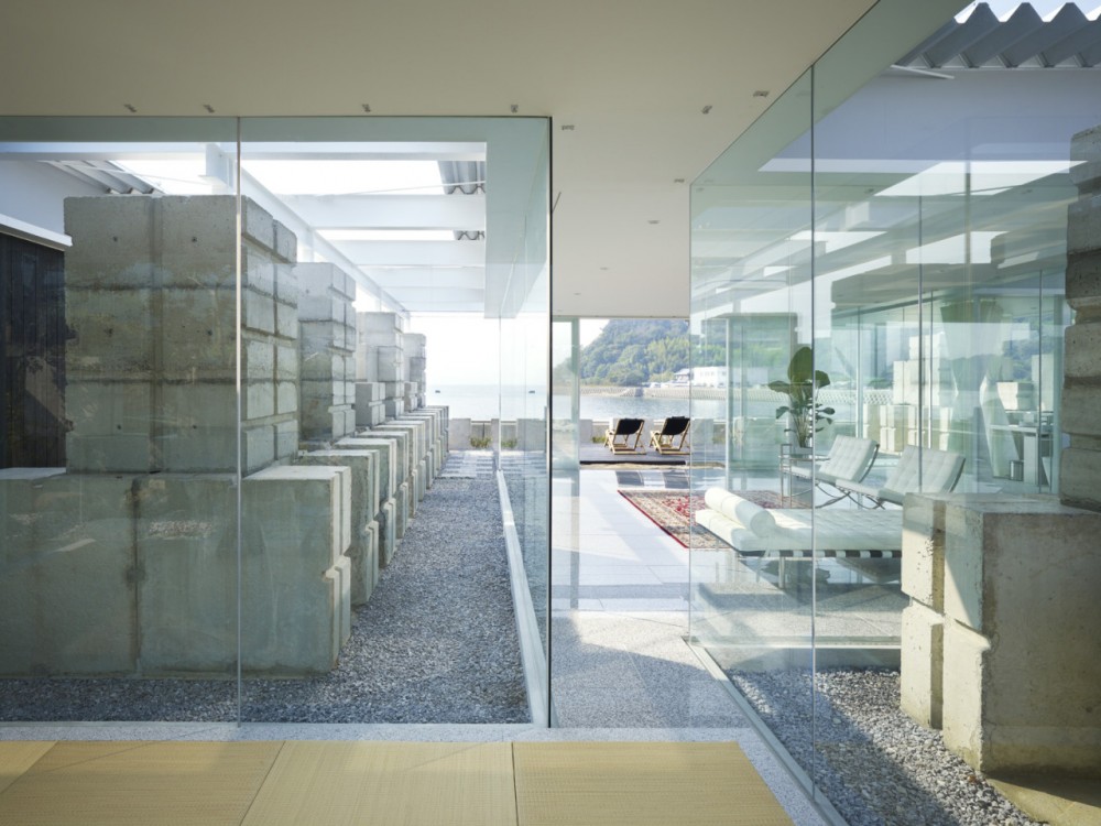 Glass House for Diver / naf architect & design