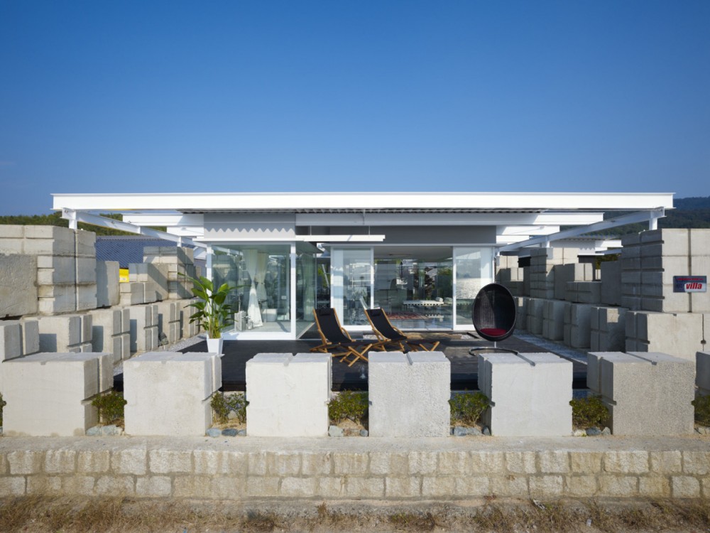 Glass House for Diver / naf architect & design