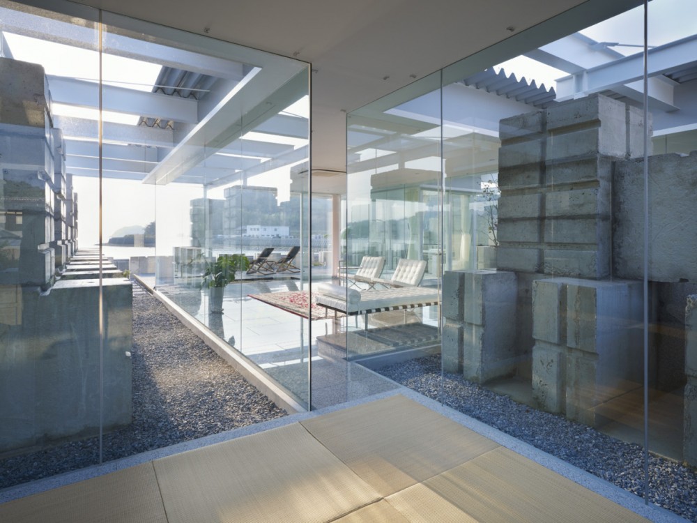 Glass House for Diver / naf architect & design