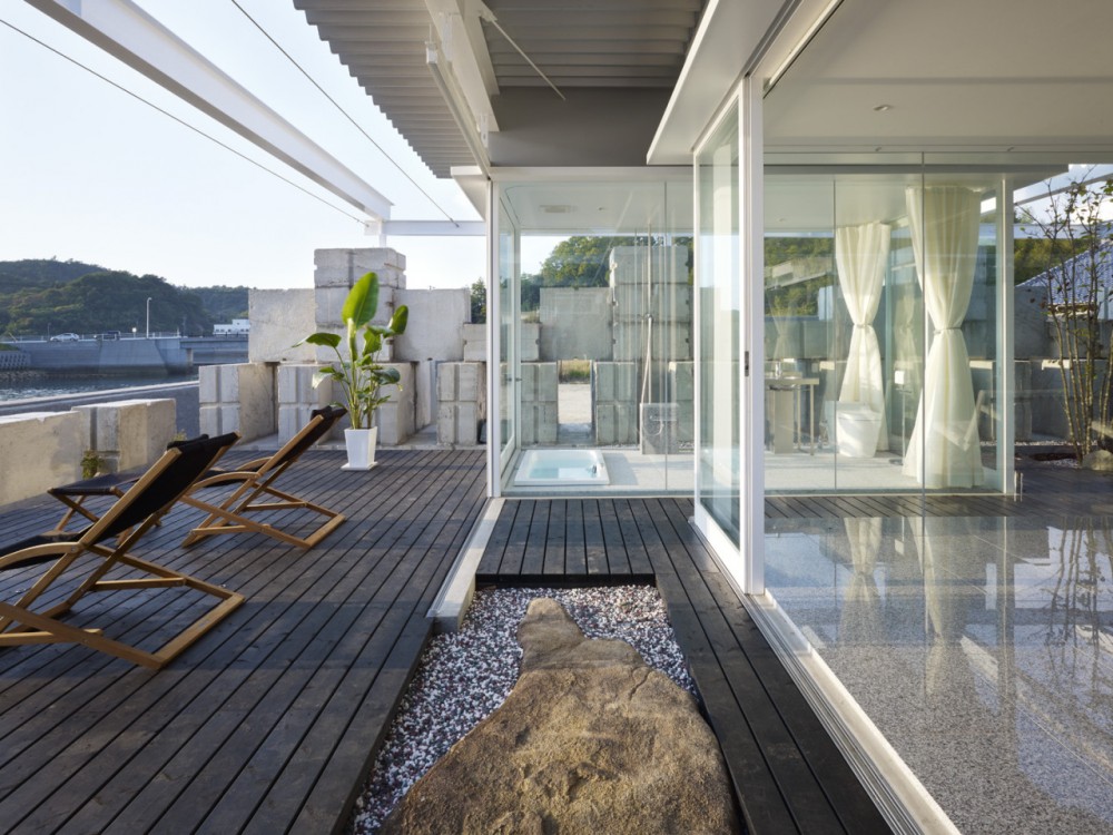 Glass House for Diver / naf architect & design