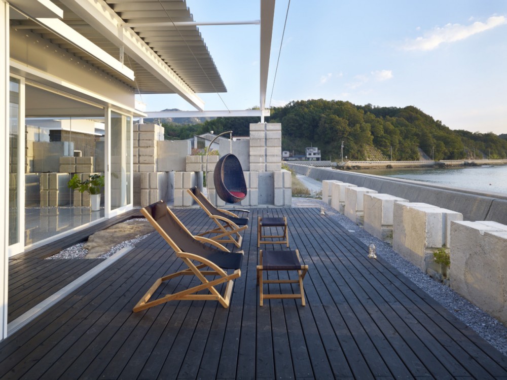 Glass House for Diver / naf architect & design