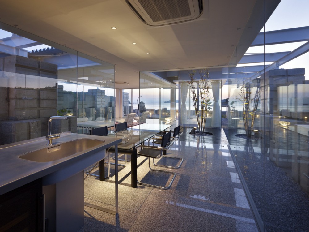 Glass House for Diver / naf architect & design
