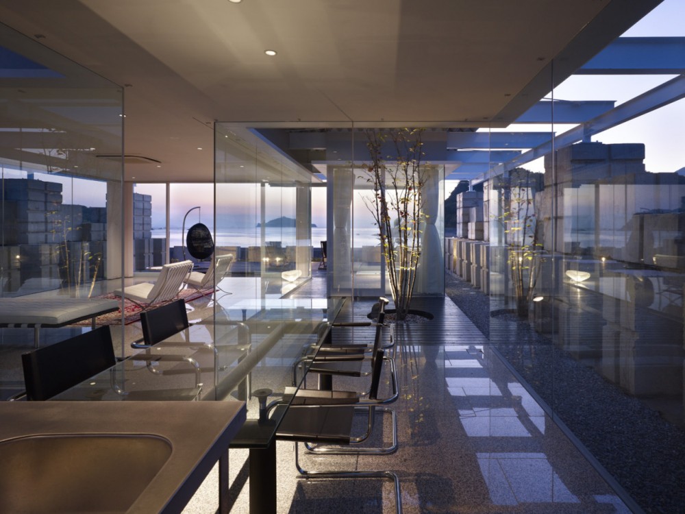 Glass House for Diver / naf architect & design
