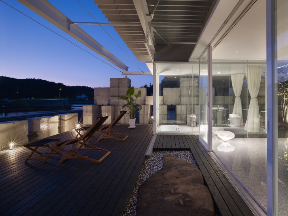 Glass House for Diver / naf architect & design