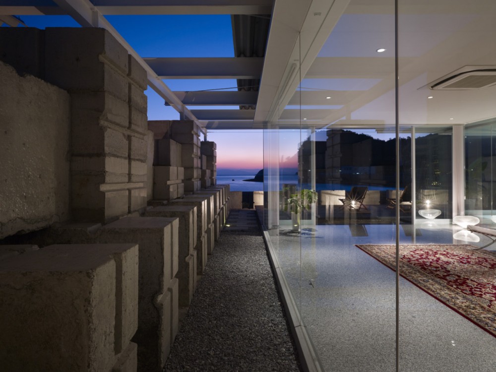 Glass House for Diver / naf architect & design