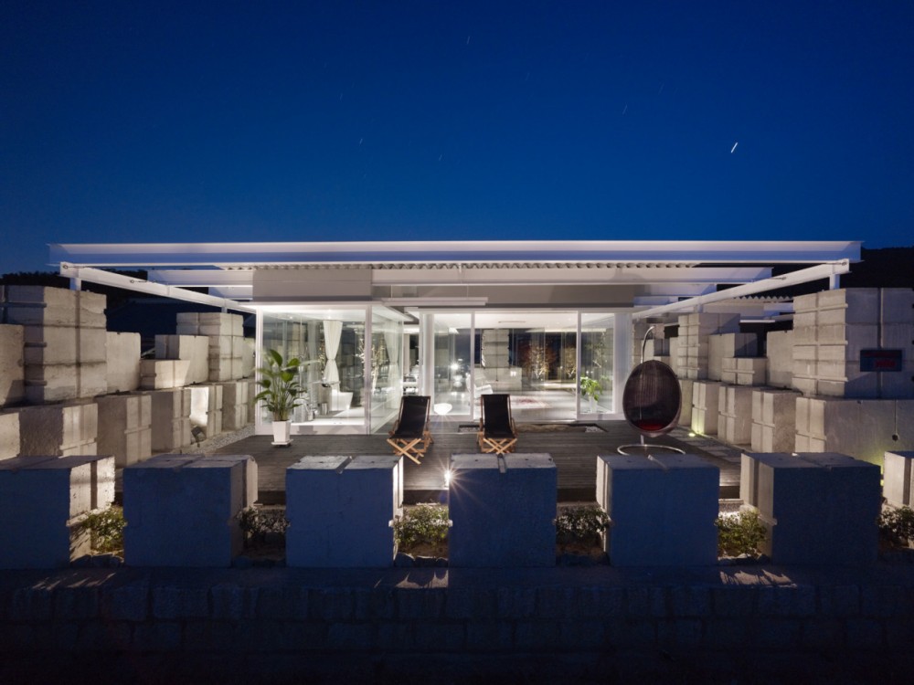 Glass House for Diver / naf architect & design