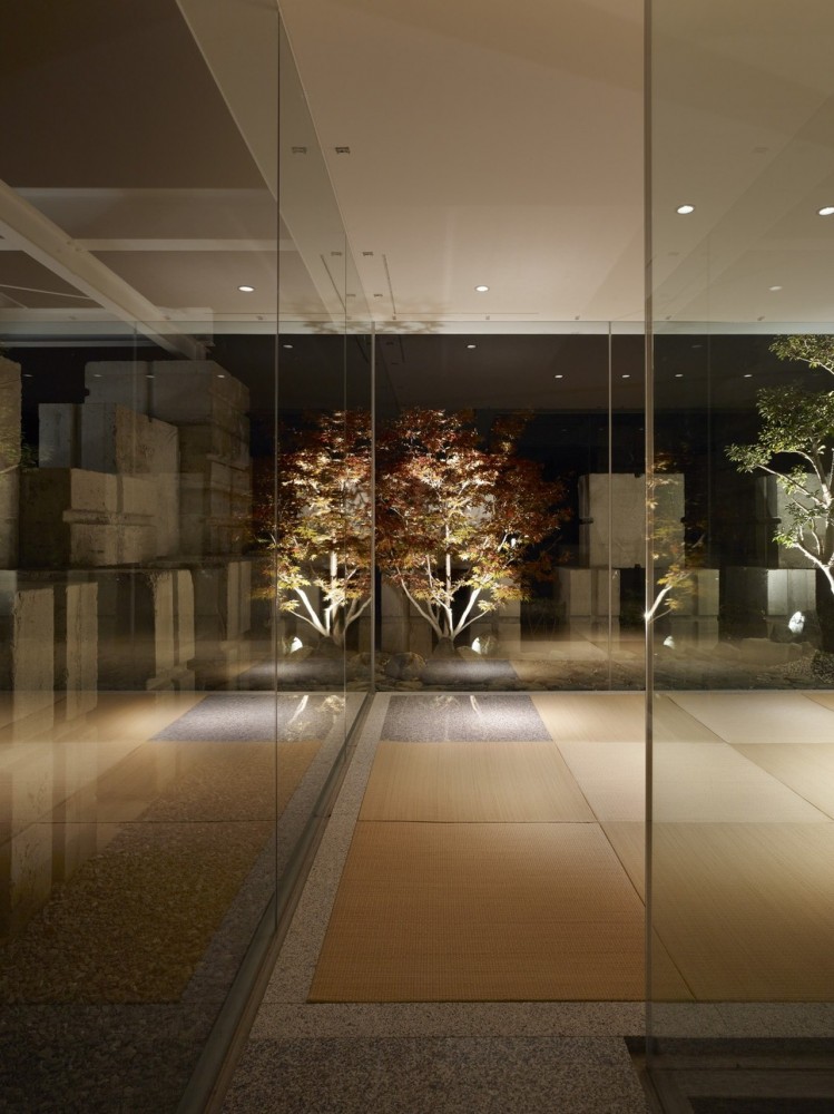 Glass House for Diver / naf architect & design