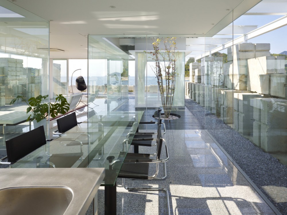 Glass House for Diver / naf architect & design