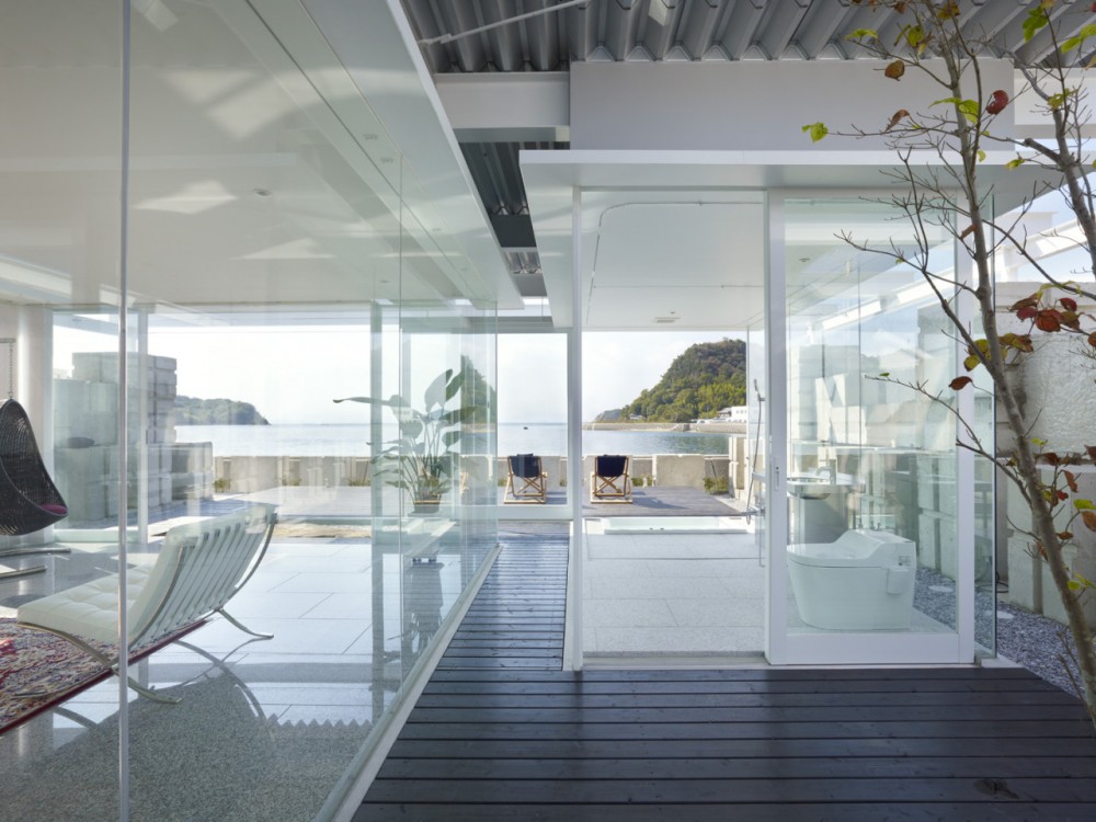 Glass House for Diver / naf architect & design