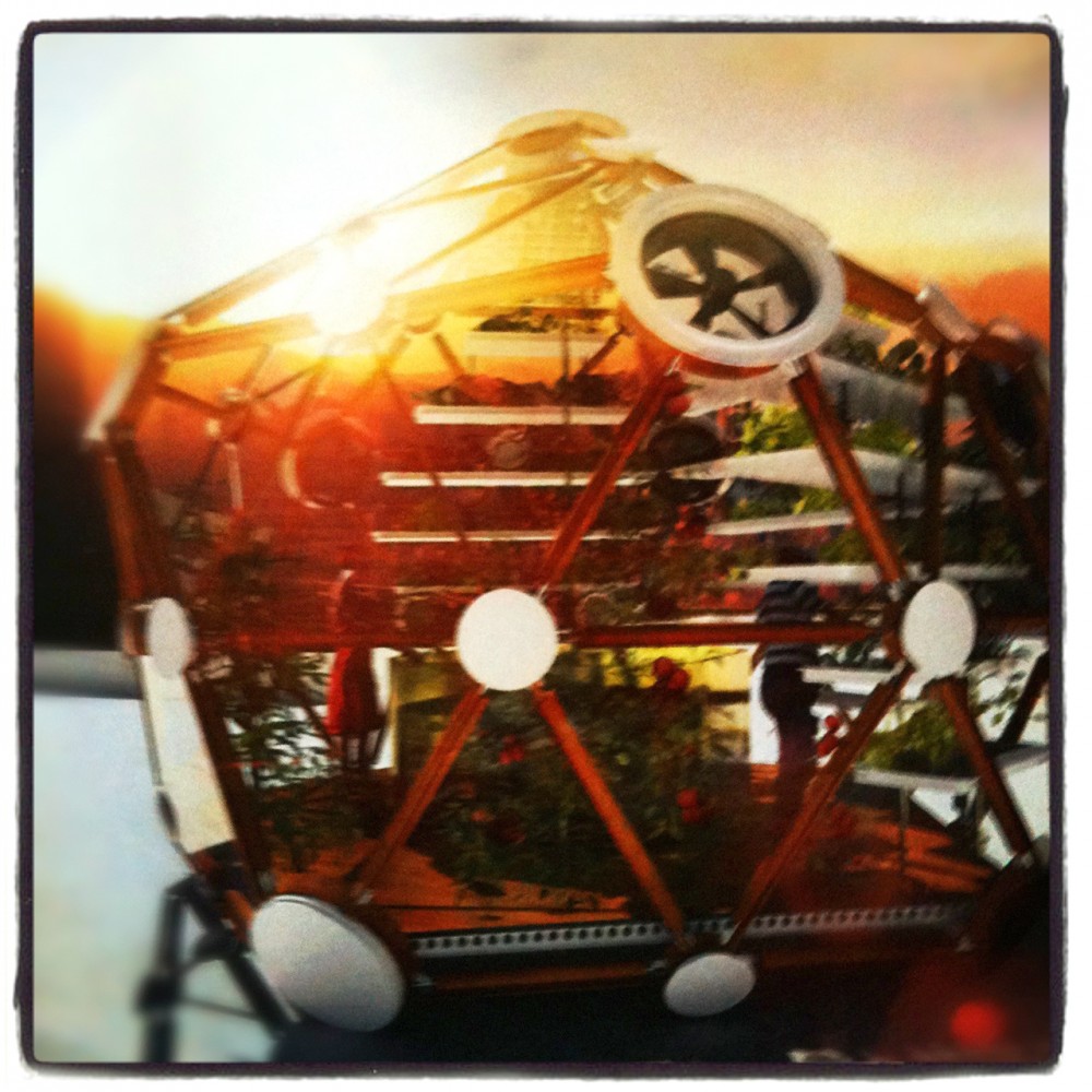 Globe/Hedron Rooftop Farm / Conceptual Devices