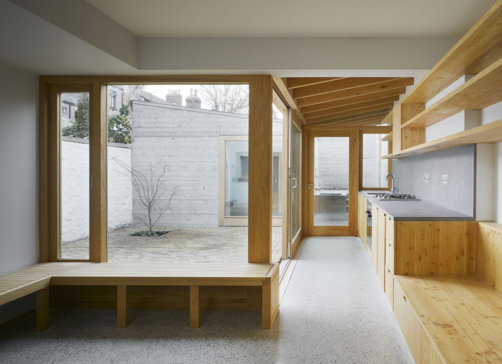 Laneway Wall Garden House / Donaghy & Dimond Architects