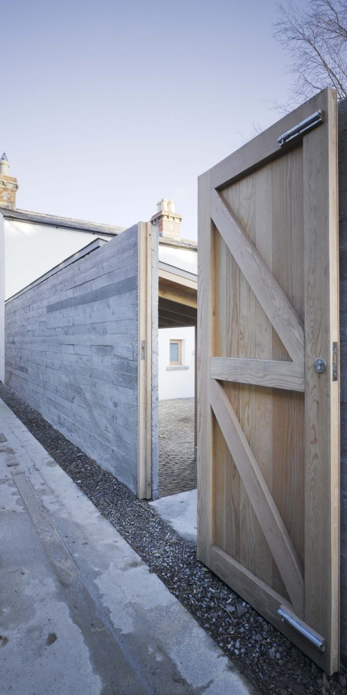 Laneway Wall Garden House / Donaghy & Dimond Architects