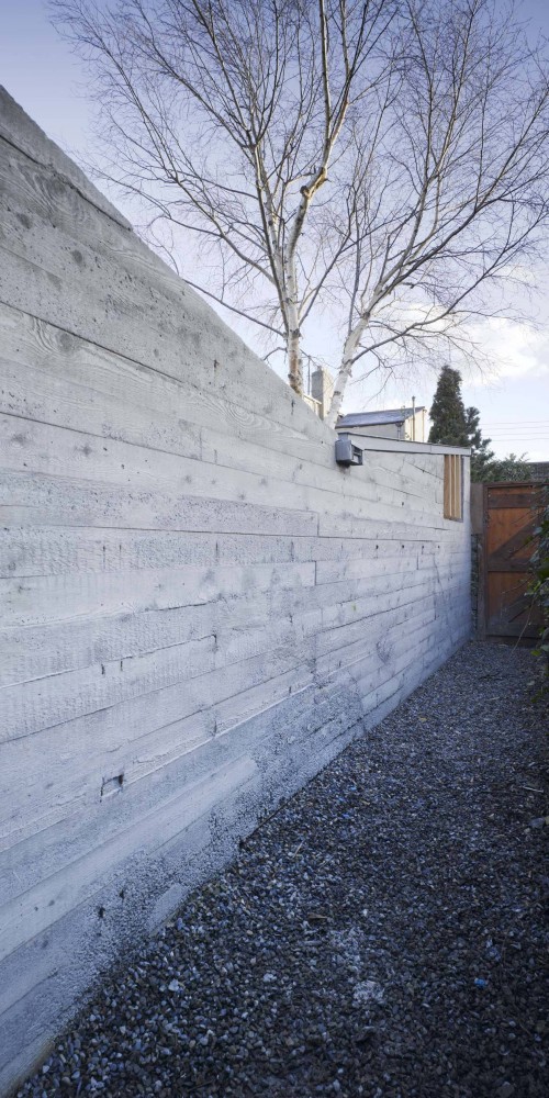 Laneway Wall Garden House / Donaghy & Dimond Architects