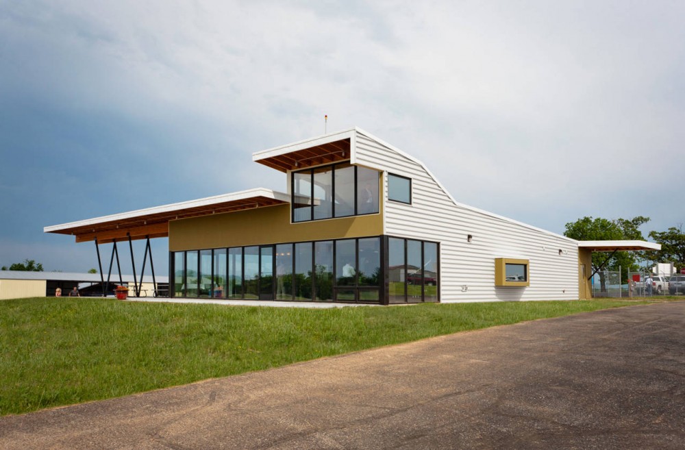 Carroll County Airport Terminal / Modus Studio