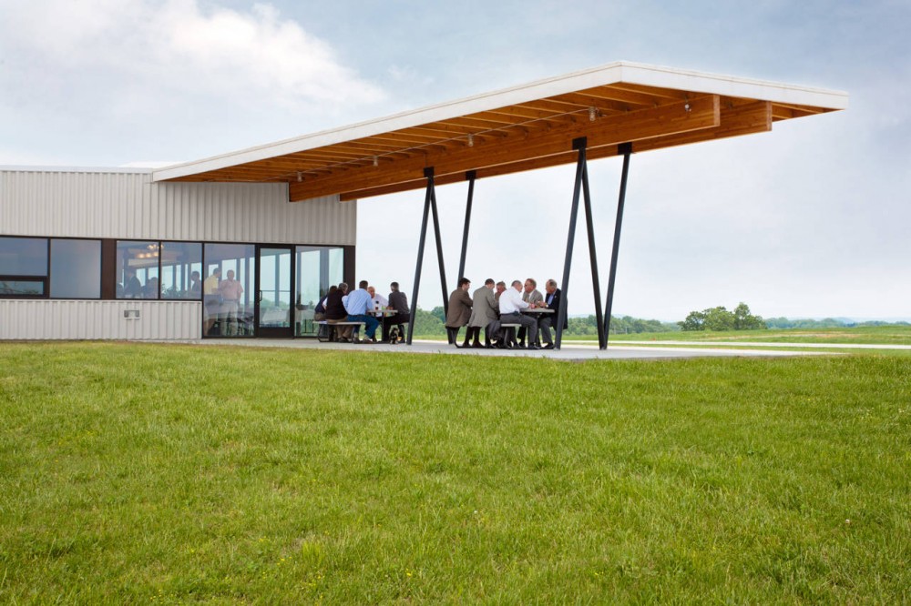 Carroll County Airport Terminal / Modus Studio