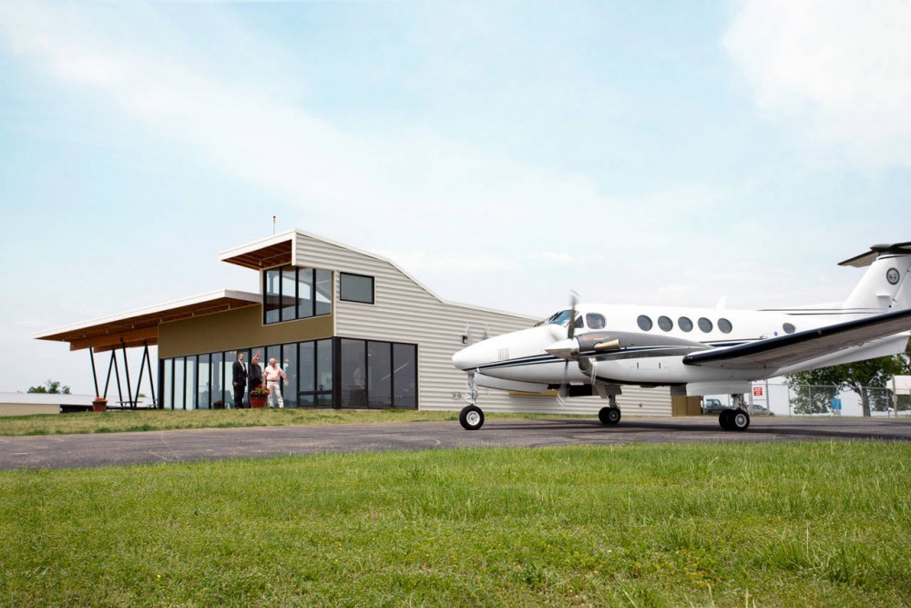Carroll County Airport Terminal / Modus Studio