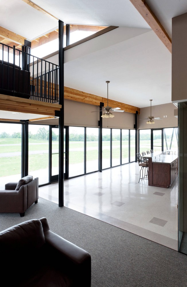 Carroll County Airport Terminal / Modus Studio