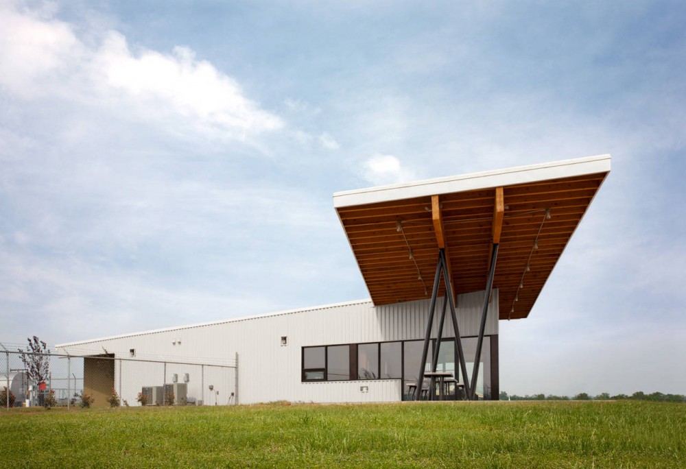 Carroll County Airport Terminal / Modus Studio