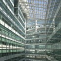 19-atrium and solar shaft - Albert Lim Solaris Fusionopolis 2B, One North, Singapore / TR Hamzah and Yeang © Albert Lim