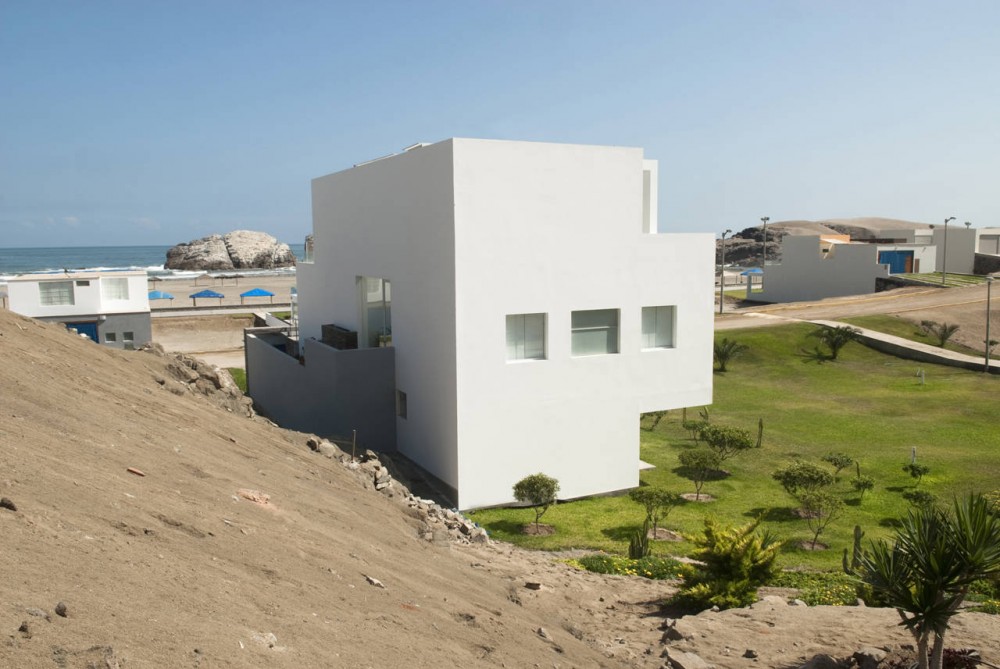 Las Palmeras Beach House / RRMR Arquitectos