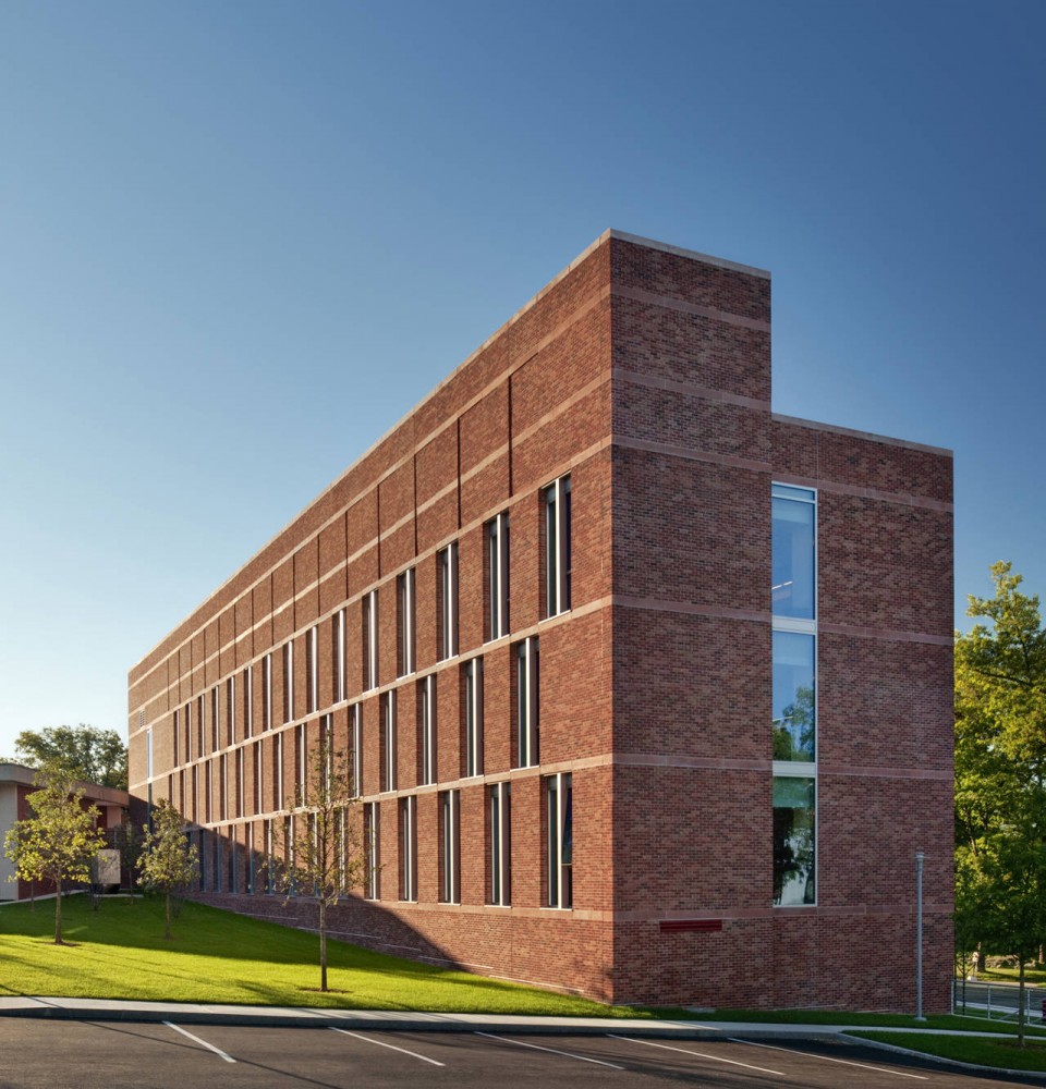 Brandeis Mandel Center / Kallmann McKinnell & Wood Architects