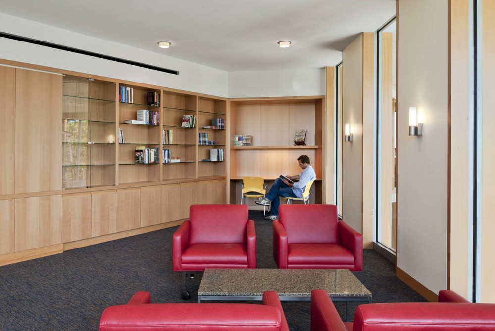 Brandeis Mandel Center / Kallmann McKinnell & Wood Architects