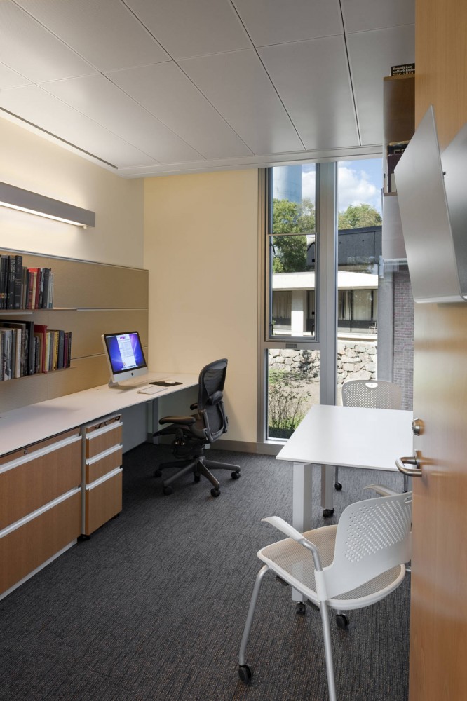 Brandeis Mandel Center / Kallmann McKinnell & Wood Architects