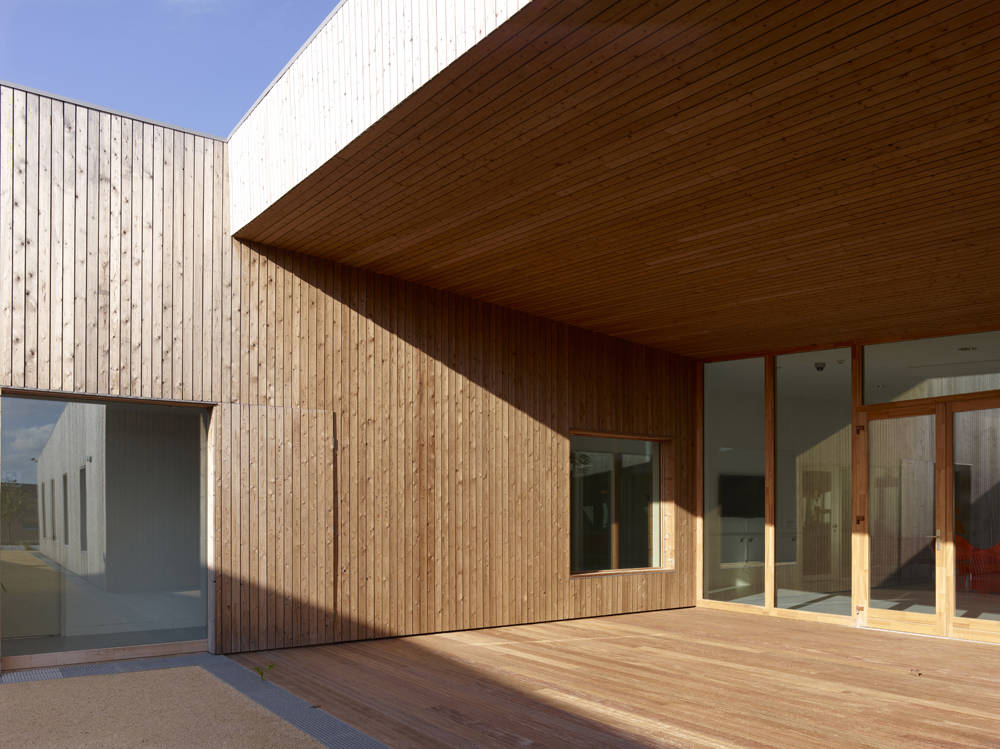 Medical Cared Center for Disabled Persons / Atelier Zündel & Cristea