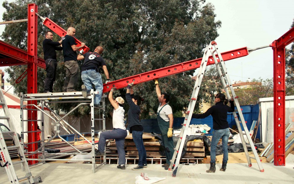 ‘Bottom Up’ Public Intervention at International Architecture Festival / eme3