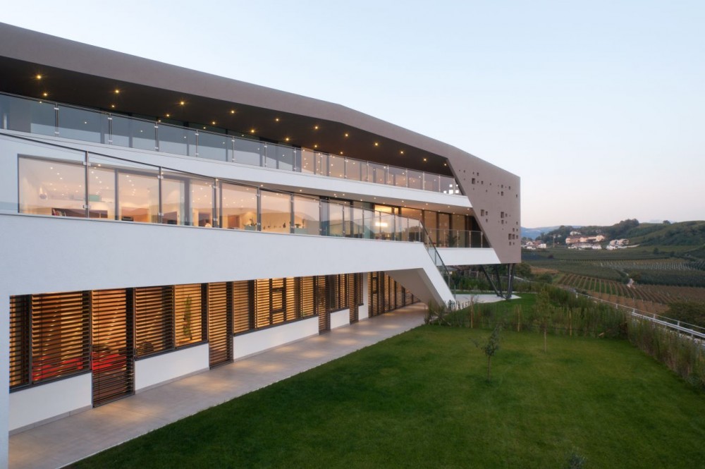 Two family house Giacomuzzi / Monovolume architecture