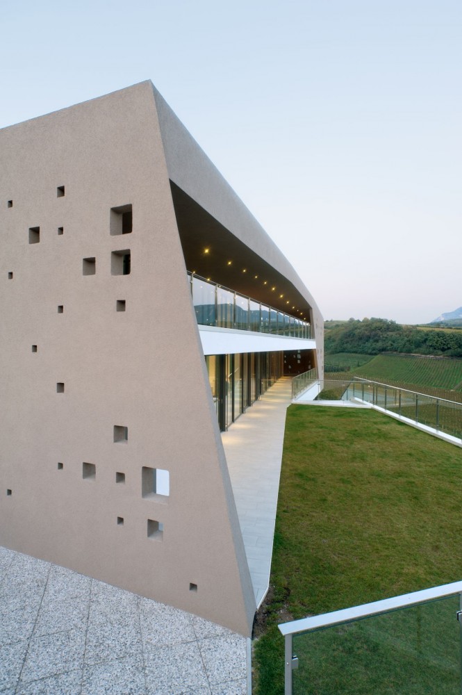 Two family house Giacomuzzi / Monovolume architecture