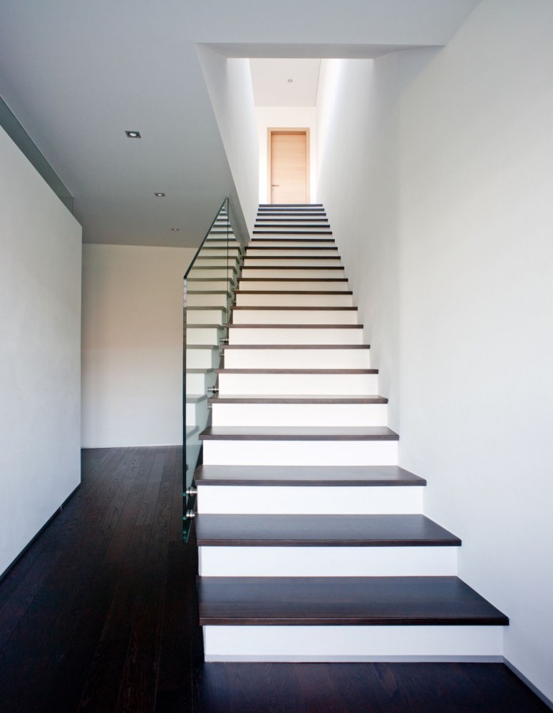 Two family house Giacomuzzi / Monovolume architecture