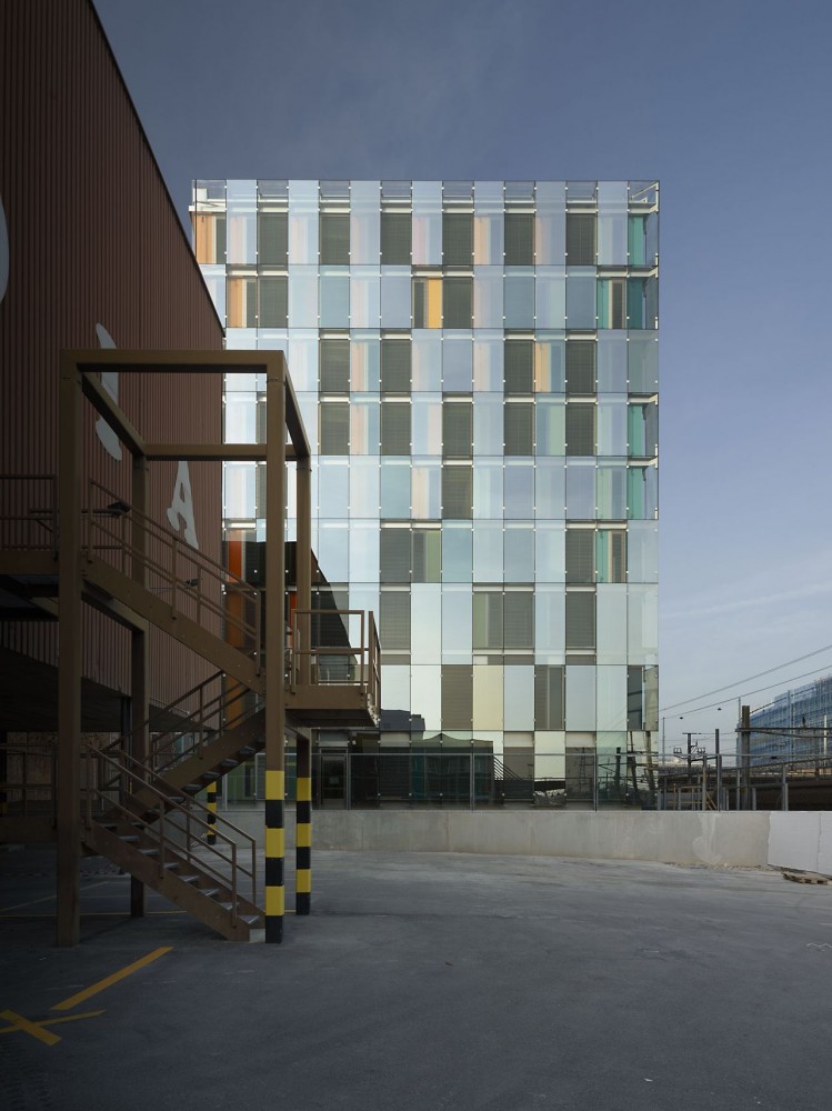 Avenue de France Administrative Building / Group8