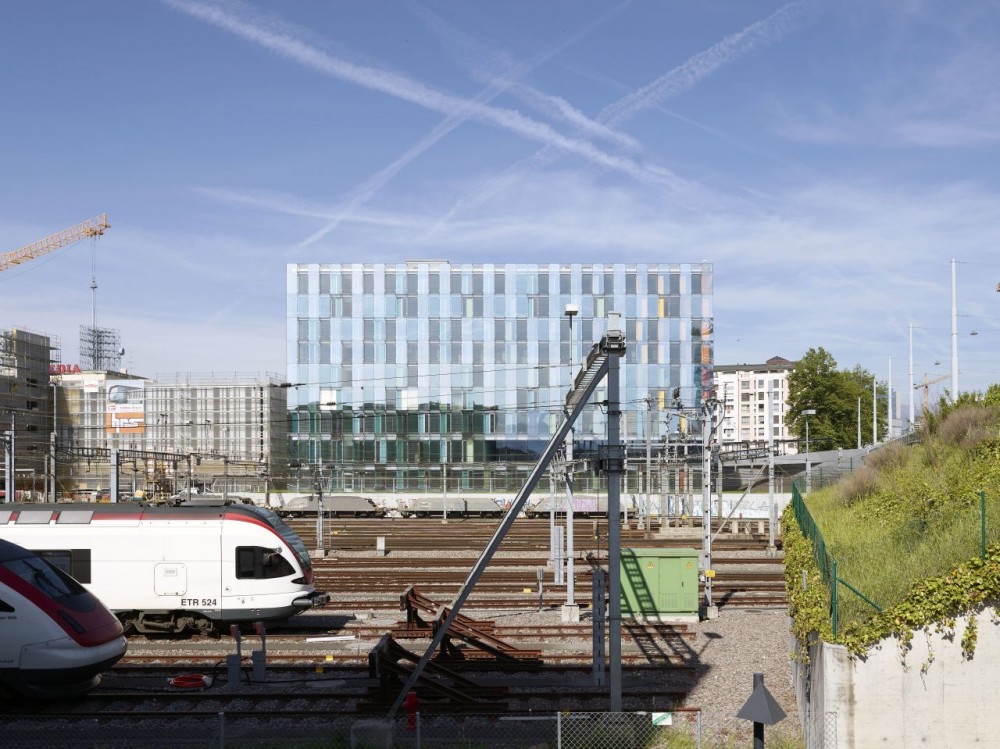 Avenue de France Administrative Building / Group8