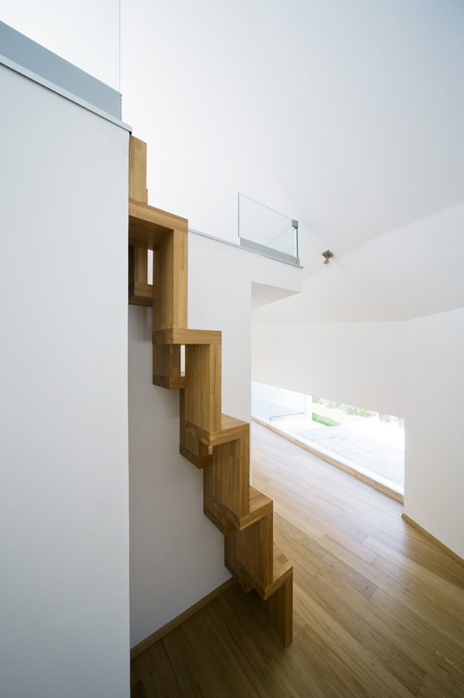 Summer House / Tamas Bulcsu + Eva Fortvingler