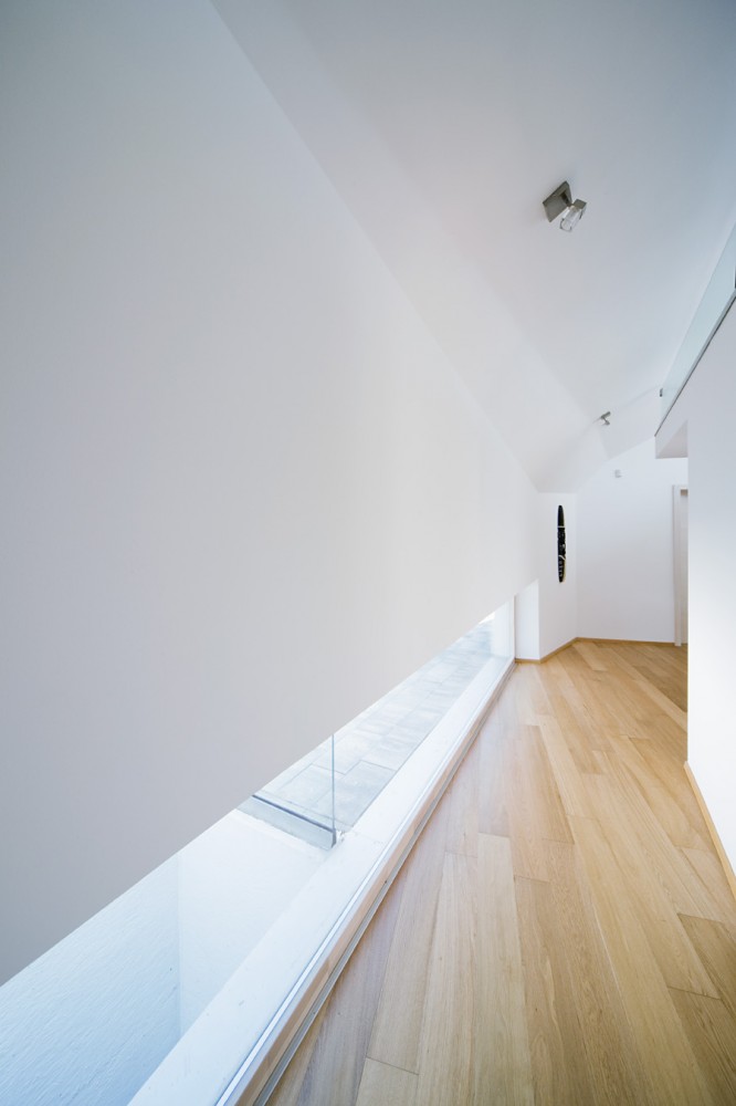Summer House / Tamas Bulcsu + Eva Fortvingler