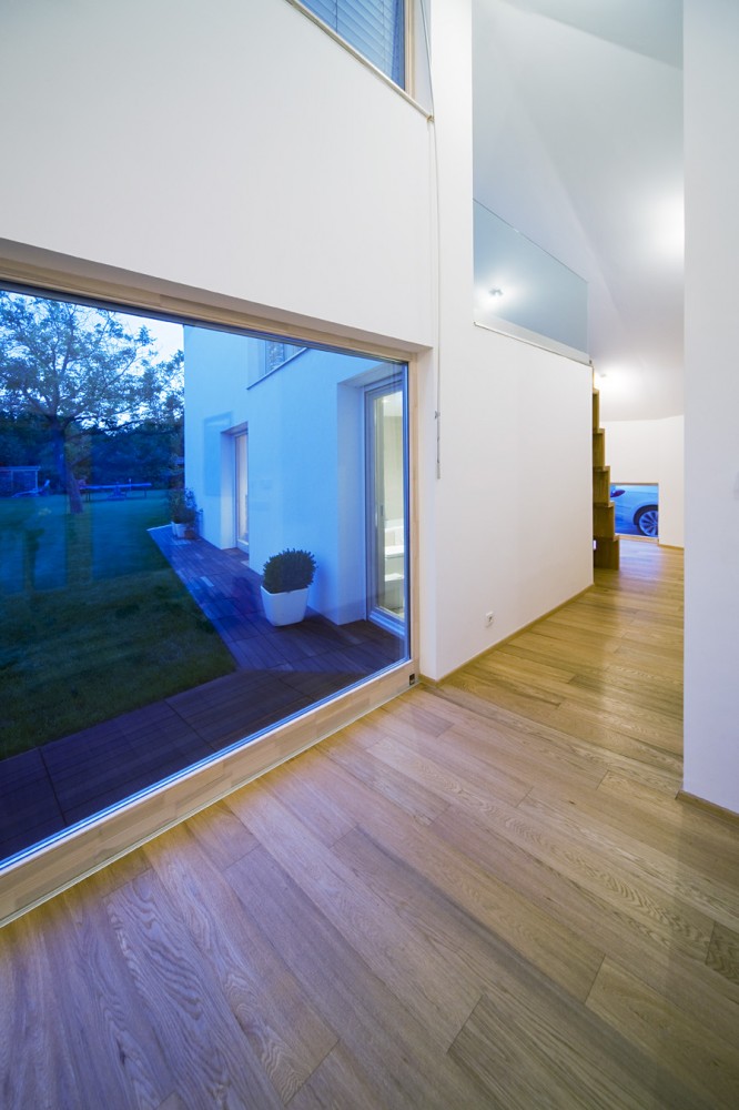 Summer House / Tamas Bulcsu + Eva Fortvingler