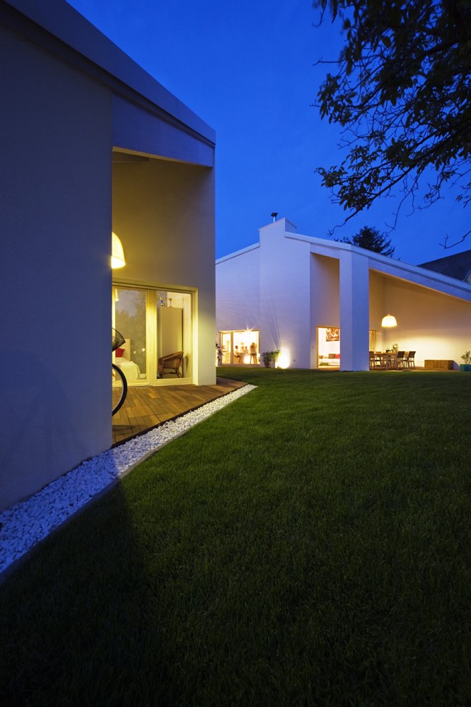 Summer House / Tamas Bulcsu + Eva Fortvingler