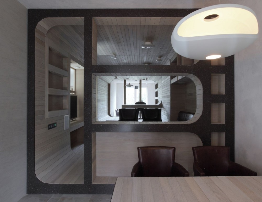 Smolenka “Oak Tube’’ Apartment / Peter Kostelov